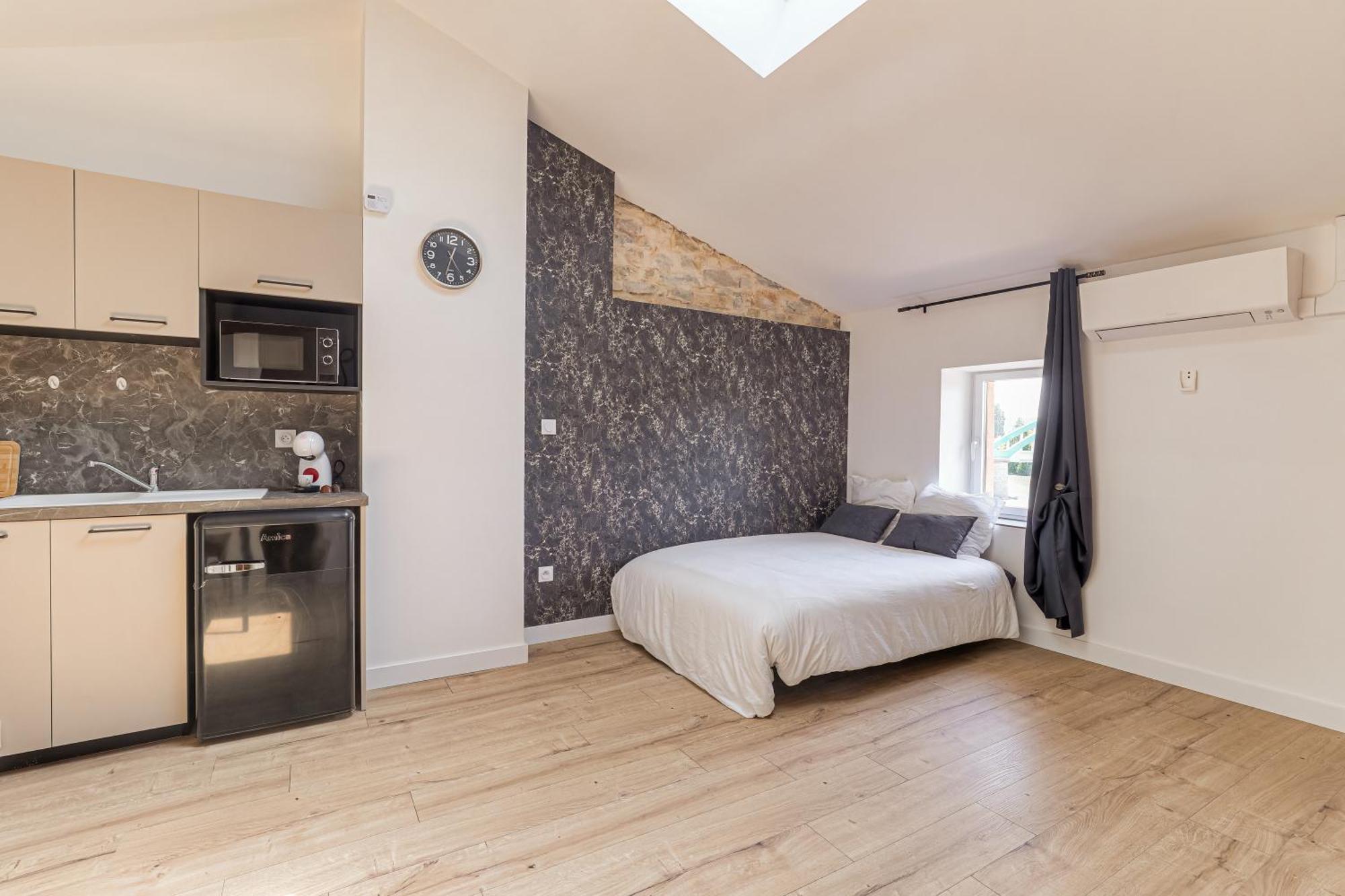 Le Duesseldorf - De L'olivier Apartment Loyettes
